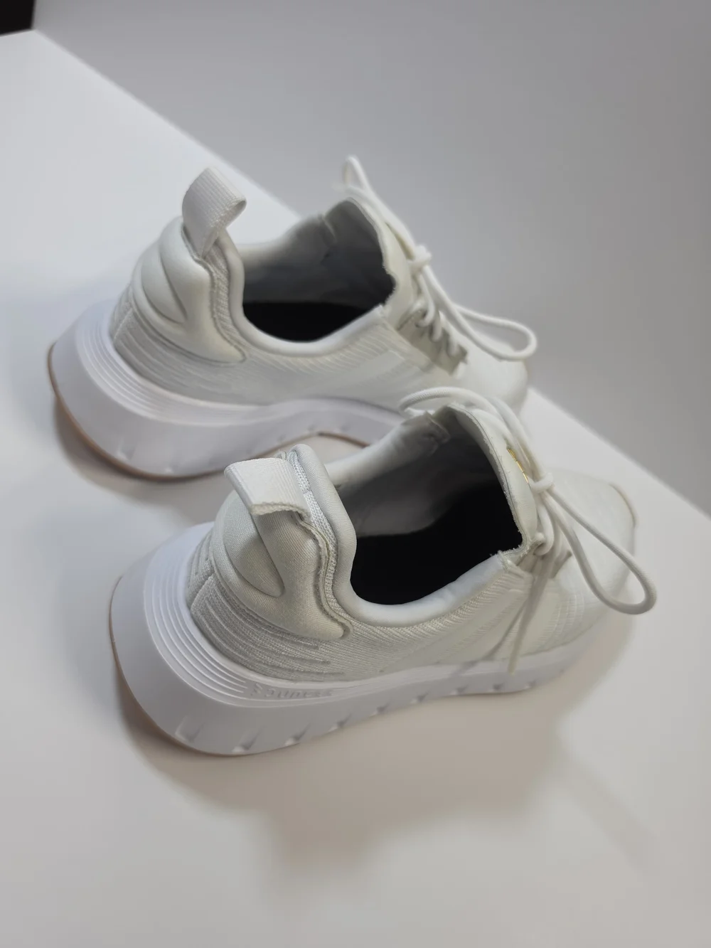 Adidas Swift Run 23 Women's White Gold Athletic Running Sneakers Size 8 IG4715 - Picture 6 of 9